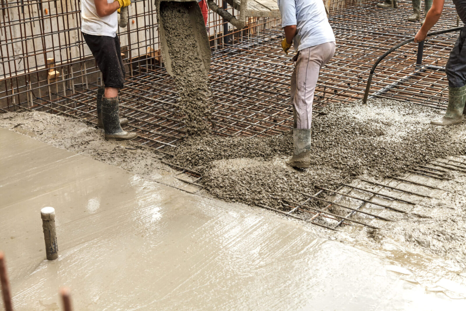 pouring-concrete-into-the-construction-of-the-hous-2026-01-07-06-03-57-utc
