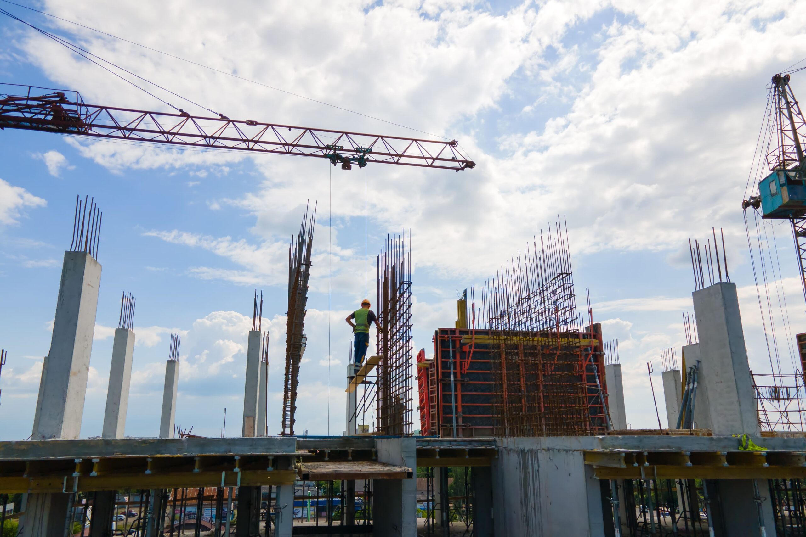 tower-crane-at-high-concrete-residential-building-2026-01-07-06-33-26-utc