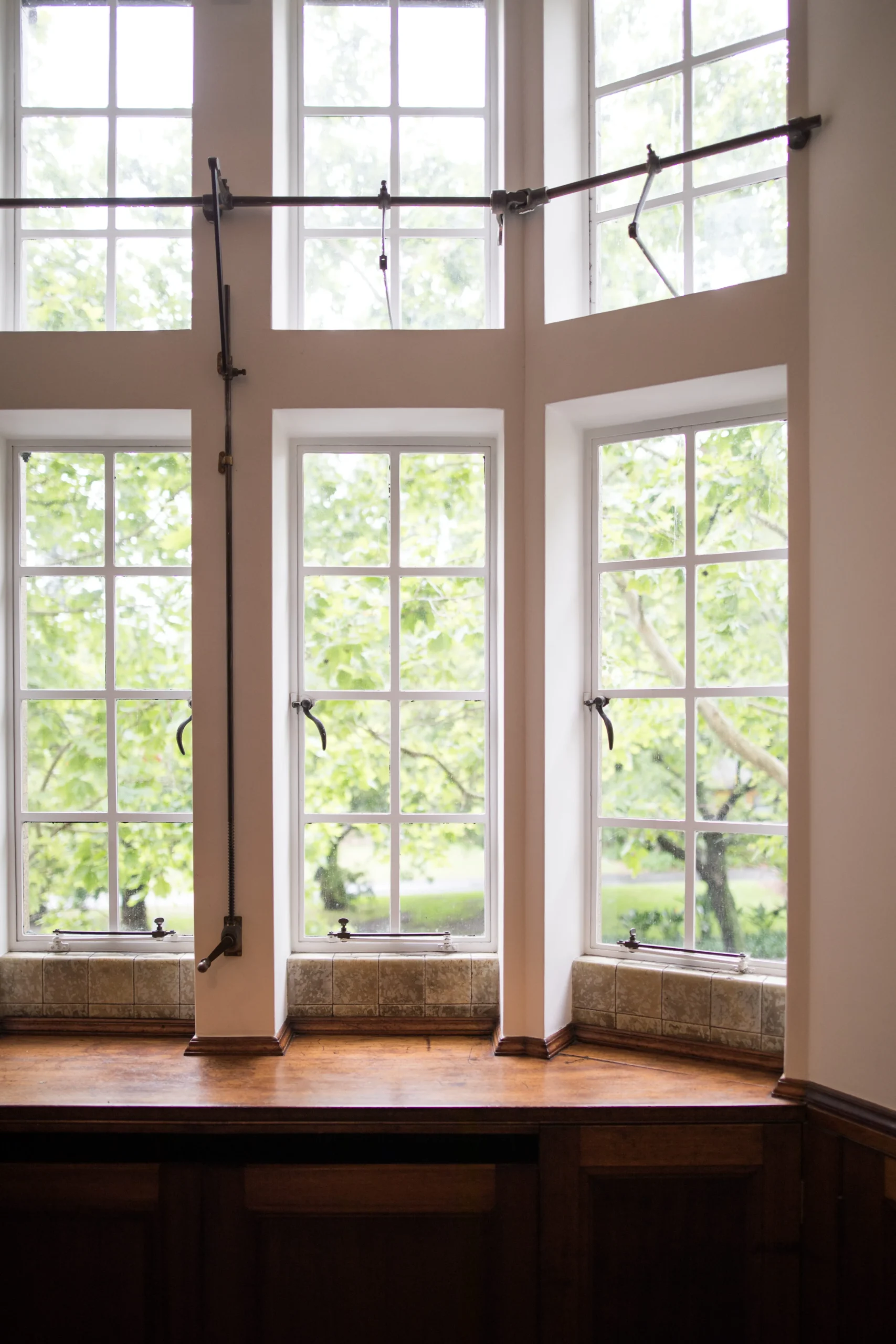 large-old-vintage-timber-bay-windows-2026-01-08-05-51-22-utc (1)